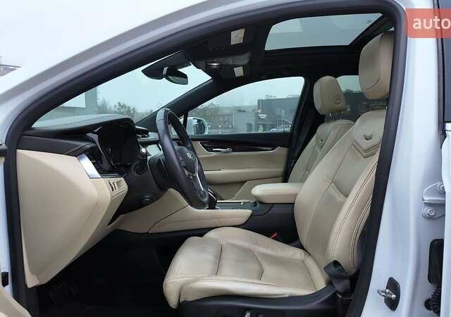 Белый Кадиллак XT5, объемом двигателя 3.65 л и пробегом 100 тыс. км за 20990 $, фото 18 на Automoto.ua