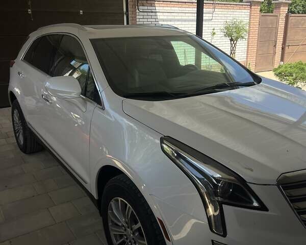 Белый Кадиллак XT5, объемом двигателя 3.65 л и пробегом 85 тыс. км за 17500 $, фото 1 на Automoto.ua