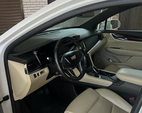 Белый Кадиллак XT5, объемом двигателя 3.65 л и пробегом 85 тыс. км за 17500 $, фото 3 на Automoto.ua