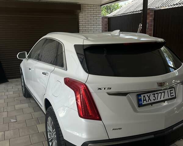 Белый Кадиллак XT5, объемом двигателя 3.65 л и пробегом 85 тыс. км за 17500 $, фото 2 на Automoto.ua