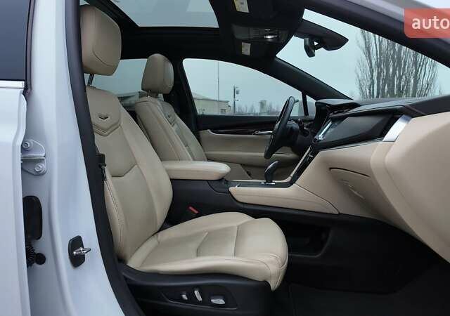 Белый Кадиллак XT5, объемом двигателя 3.65 л и пробегом 100 тыс. км за 20990 $, фото 19 на Automoto.ua