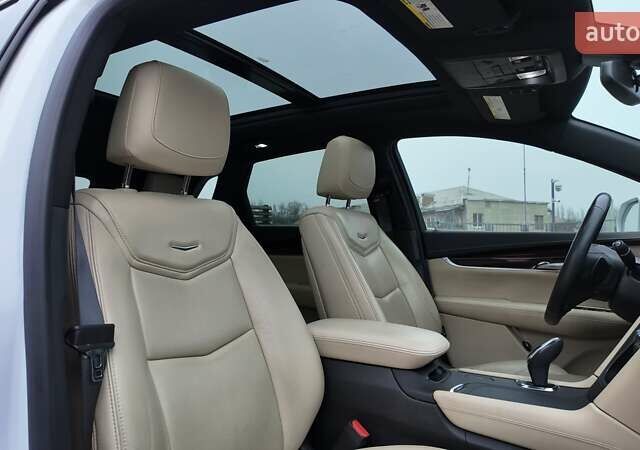 Белый Кадиллак XT5, объемом двигателя 3.65 л и пробегом 100 тыс. км за 20990 $, фото 20 на Automoto.ua