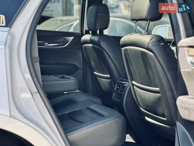 Белый Кадиллак XT5, объемом двигателя 3.64 л и пробегом 97 тыс. км за 20600 $, фото 20 на Automoto.ua