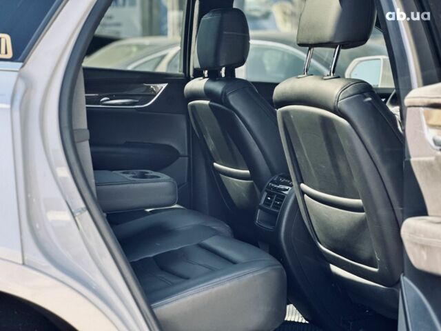 Белый Кадиллак XT5, объемом двигателя 3.6 л и пробегом 97 тыс. км за 20600 $, фото 18 на Automoto.ua