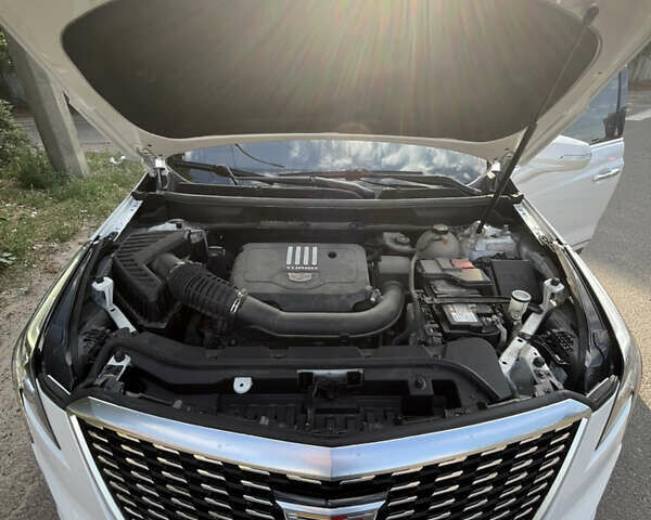 Белый Кадиллак XT5, объемом двигателя 2 л и пробегом 89 тыс. км за 24500 $, фото 18 на Automoto.ua