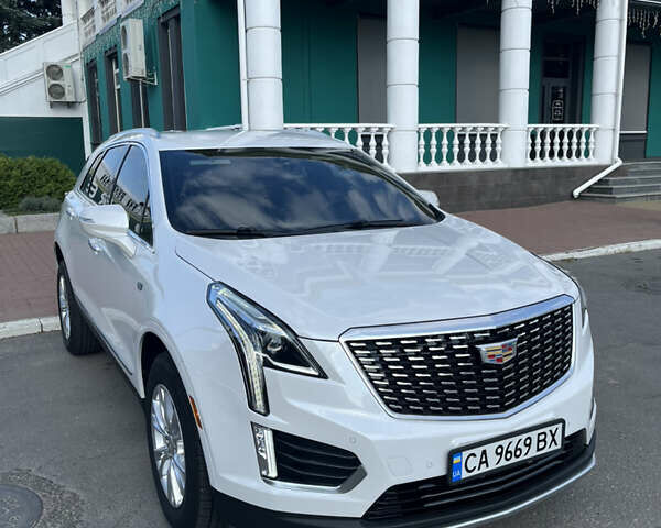 Белый Кадиллак XT5, объемом двигателя 2 л и пробегом 89 тыс. км за 24500 $, фото 1 на Automoto.ua