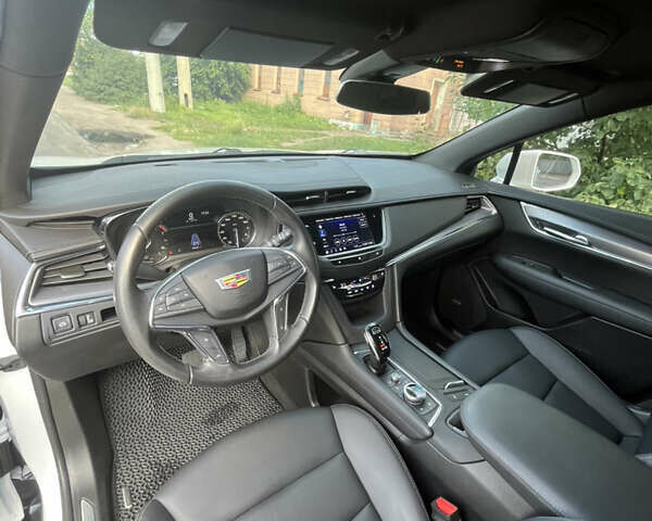 Белый Кадиллак XT5, объемом двигателя 2 л и пробегом 89 тыс. км за 24500 $, фото 9 на Automoto.ua