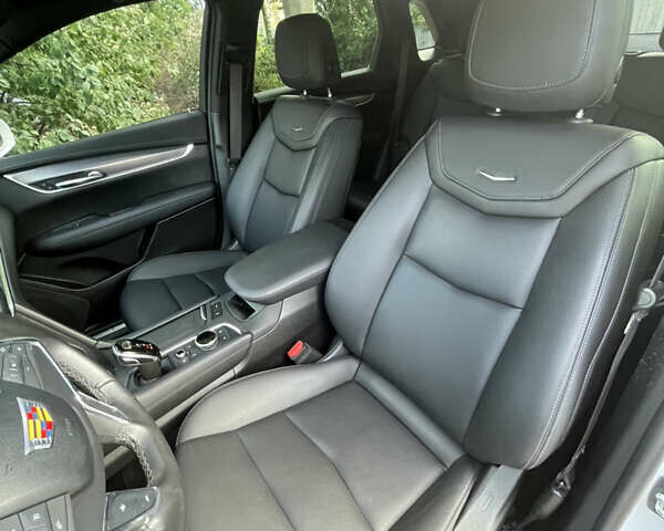 Белый Кадиллак XT5, объемом двигателя 2 л и пробегом 89 тыс. км за 24500 $, фото 12 на Automoto.ua