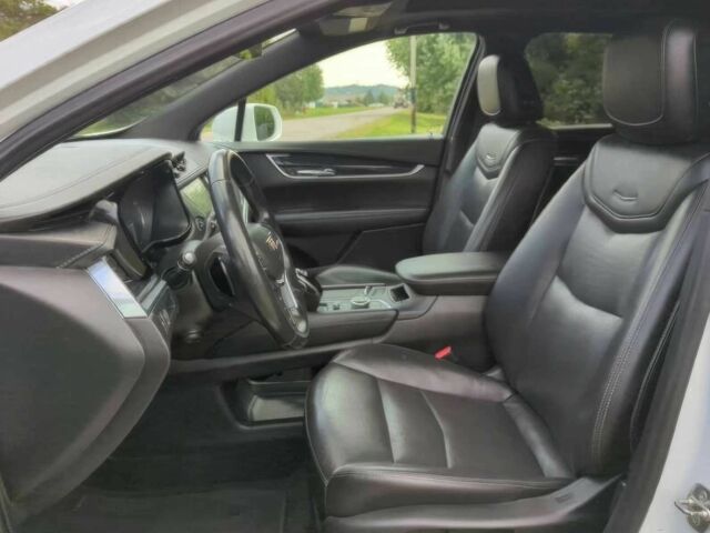 Білий Каділак XT5, об'ємом двигуна 2 л та пробігом 50 тис. км за 6200 $, фото 6 на Automoto.ua