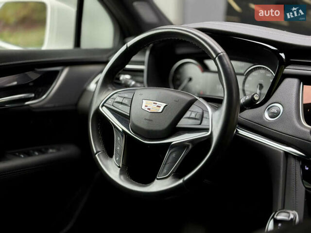 Белый Кадиллак XT5, объемом двигателя 3.6 л и пробегом 25 тыс. км за 23500 $, фото 21 на Automoto.ua