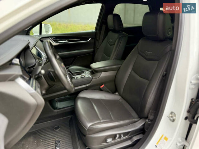Белый Кадиллак XT5, объемом двигателя 3.6 л и пробегом 25 тыс. км за 23500 $, фото 13 на Automoto.ua
