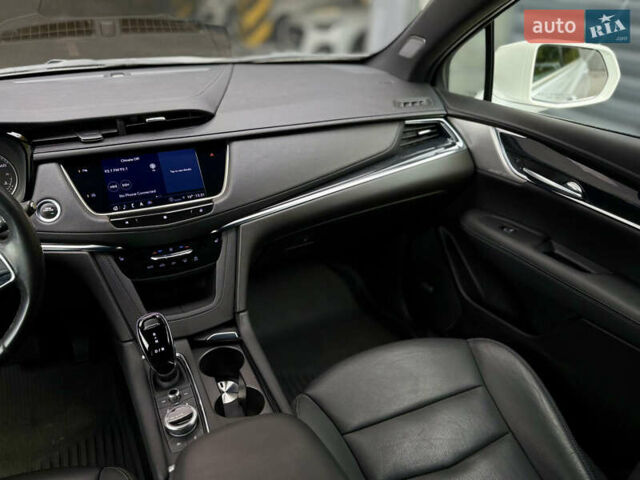 Белый Кадиллак XT5, объемом двигателя 3.6 л и пробегом 25 тыс. км за 23500 $, фото 20 на Automoto.ua