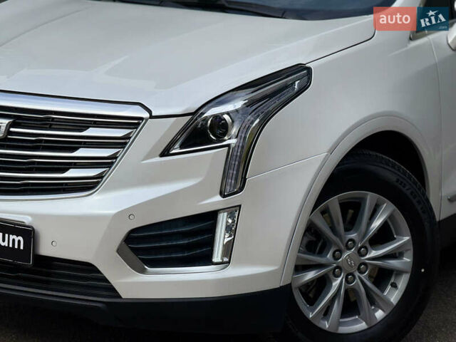 Белый Кадиллак XT5, объемом двигателя 3.6 л и пробегом 25 тыс. км за 23500 $, фото 1 на Automoto.ua