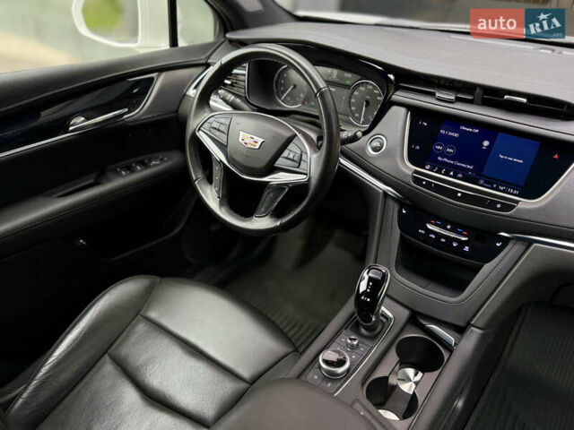 Белый Кадиллак XT5, объемом двигателя 3.6 л и пробегом 25 тыс. км за 23500 $, фото 18 на Automoto.ua