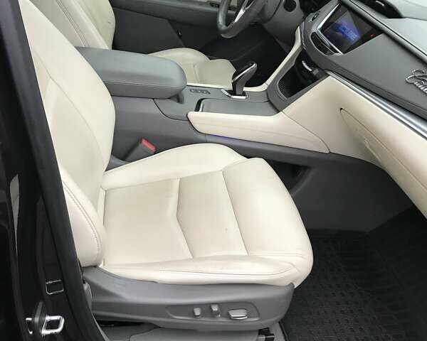 Черный Кадиллак XT5, объемом двигателя 3.65 л и пробегом 118 тыс. км за 18700 $, фото 11 на Automoto.ua