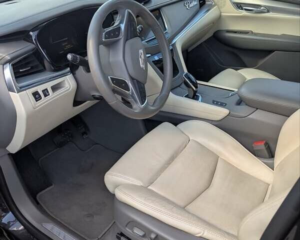 Черный Кадиллак XT5, объемом двигателя 3.6 л и пробегом 118 тыс. км за 17200 $, фото 13 на Automoto.ua