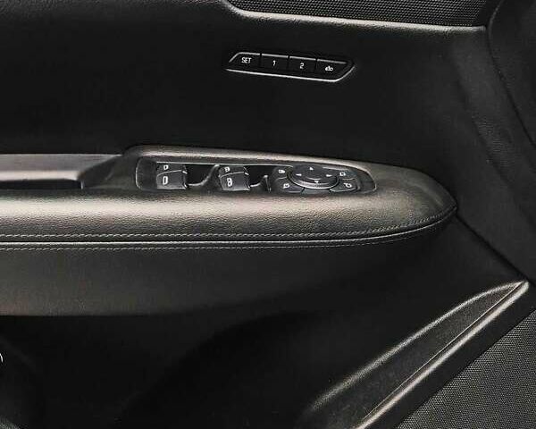 Чорний Каділак XT5, об'ємом двигуна 3.6 л та пробігом 183 тис. км за 17200 $, фото 7 на Automoto.ua