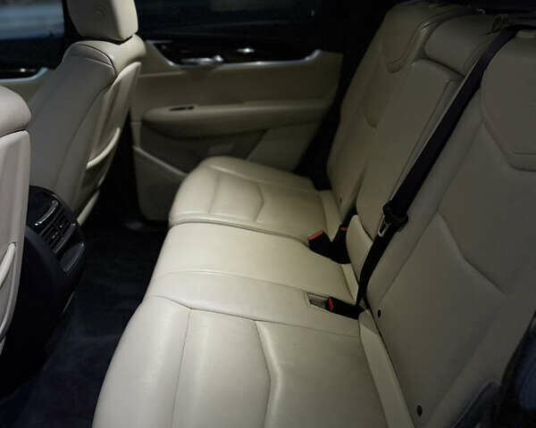 Чорний Каділак XT5, об'ємом двигуна 3.65 л та пробігом 175 тис. км за 21999 $, фото 7 на Automoto.ua