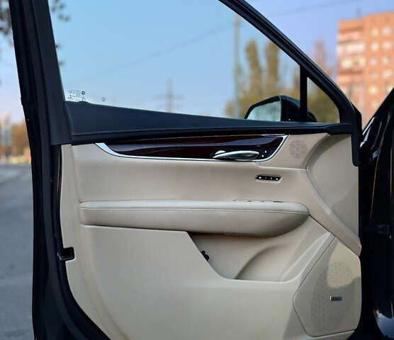 Чорний Каділак XT5, об'ємом двигуна 3.65 л та пробігом 175 тис. км за 21999 $, фото 10 на Automoto.ua