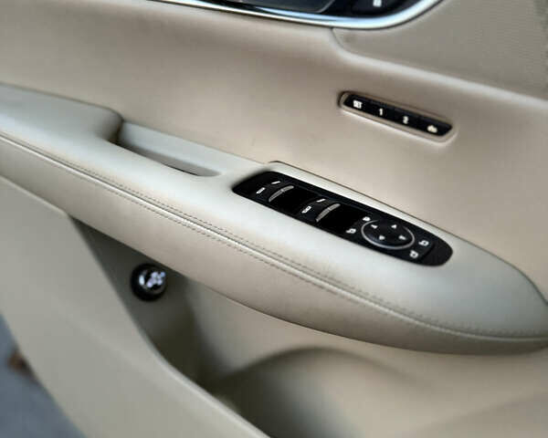 Чорний Каділак XT5, об'ємом двигуна 3.65 л та пробігом 175 тис. км за 21999 $, фото 11 на Automoto.ua