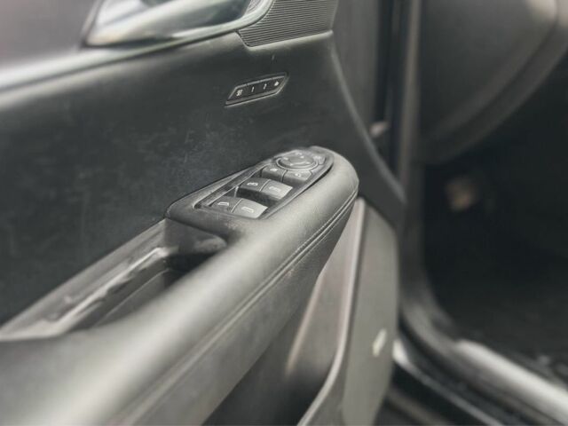 Чорний Каділак XT5, об'ємом двигуна 3.6 л та пробігом 120 тис. км за 18500 $, фото 12 на Automoto.ua