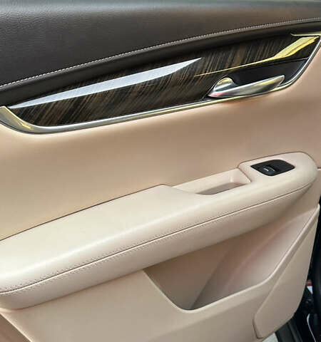 Чорний Каділак XT5, об'ємом двигуна 3.65 л та пробігом 69 тис. км за 20500 $, фото 20 на Automoto.ua