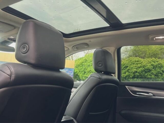 Чорний Каділак XT5, об'ємом двигуна 3.6 л та пробігом 120 тис. км за 18500 $, фото 10 на Automoto.ua