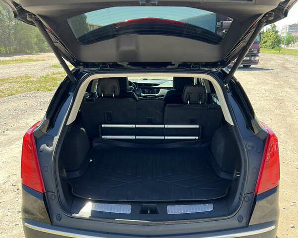 Черный Кадиллак XT5, объемом двигателя 3.6 л и пробегом 170 тыс. км за 20550 $, фото 3 на Automoto.ua