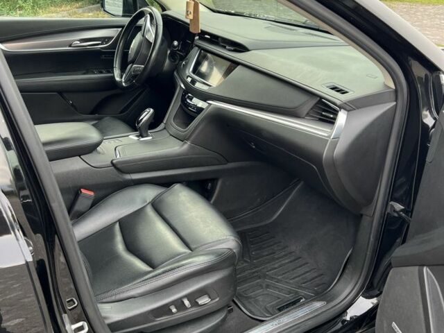 Чорний Каділак XT5, об'ємом двигуна 3.6 л та пробігом 173 тис. км за 20500 $, фото 2 на Automoto.ua