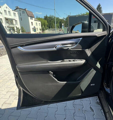 Чорний Каділак XT5, об'ємом двигуна 3.6 л та пробігом 55 тис. км за 25500 $, фото 22 на Automoto.ua