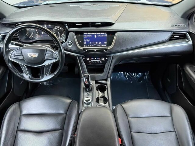 Чорний Каділак XT5, об'ємом двигуна 3.6 л та пробігом 27 тис. км за 7000 $, фото 7 на Automoto.ua