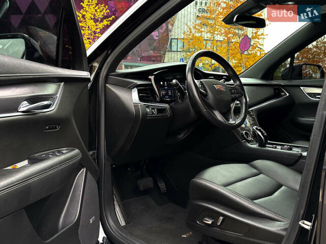 Чорний Каділак XT5, об'ємом двигуна 2 л та пробігом 82 тис. км за 38900 $, фото 16 на Automoto.ua