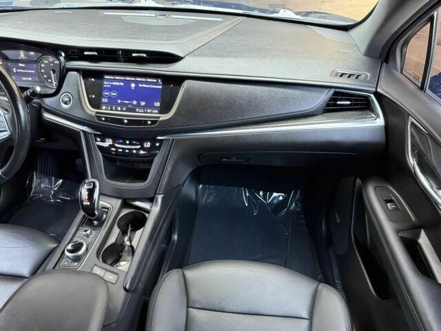 Чорний Каділак XT5, об'ємом двигуна 3.6 л та пробігом 27 тис. км за 7000 $, фото 10 на Automoto.ua