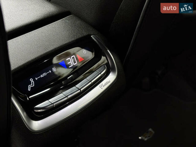 Чорний Каділак XT5, об'ємом двигуна 2 л та пробігом 82 тис. км за 38900 $, фото 25 на Automoto.ua