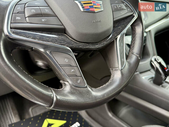Черный Кадиллак XT5, объемом двигателя 2 л и пробегом 95 тыс. км за 22500 $, фото 29 на Automoto.ua