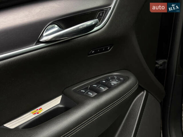 Чорний Каділак XT5, об'ємом двигуна 2 л та пробігом 82 тис. км за 38900 $, фото 17 на Automoto.ua