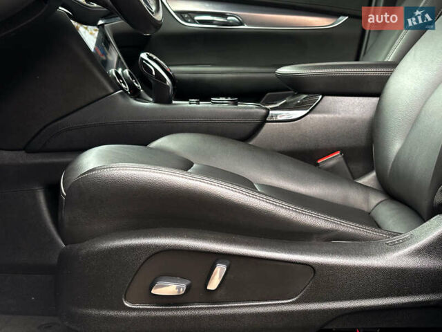 Чорний Каділак XT5, об'ємом двигуна 2 л та пробігом 82 тис. км за 38900 $, фото 19 на Automoto.ua