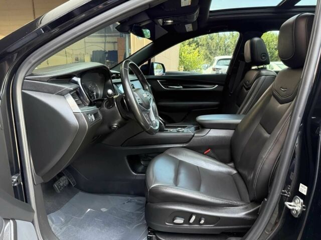 Чорний Каділак XT5, об'ємом двигуна 3.6 л та пробігом 27 тис. км за 7000 $, фото 9 на Automoto.ua