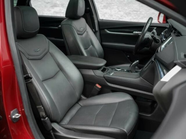 Красный Кадиллак XT5, объемом двигателя 3.6 л и пробегом 40 тыс. км за 6100 $, фото 5 на Automoto.ua