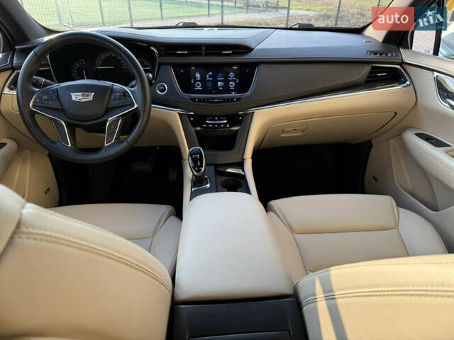 Сірий Каділак XT5, об'ємом двигуна 3.65 л та пробігом 50 тис. км за 18500 $, фото 8 на Automoto.ua