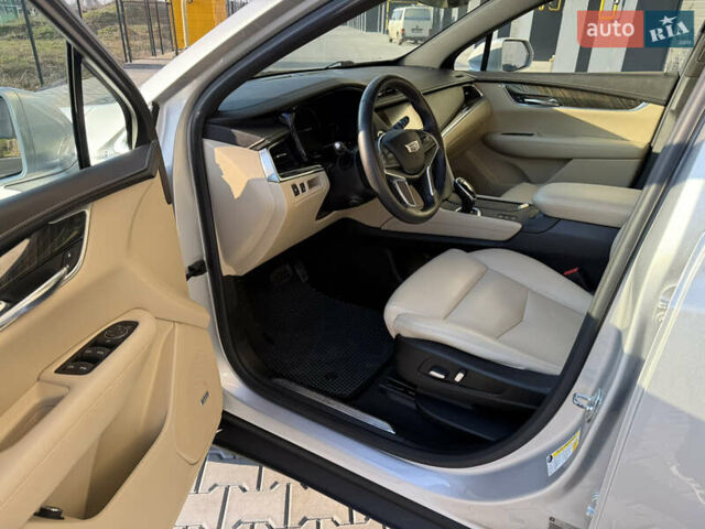Сірий Каділак XT5, об'ємом двигуна 3.65 л та пробігом 50 тис. км за 18500 $, фото 19 на Automoto.ua