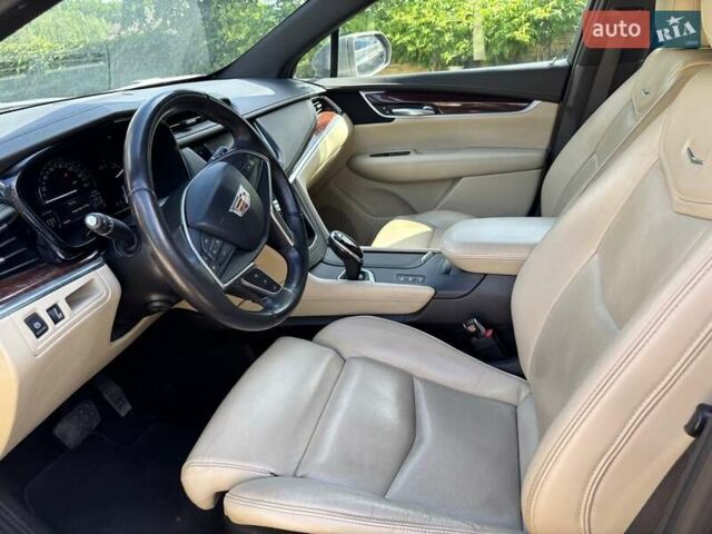 Сірий Каділак XT5, об'ємом двигуна 3.65 л та пробігом 118 тис. км за 25000 $, фото 6 на Automoto.ua