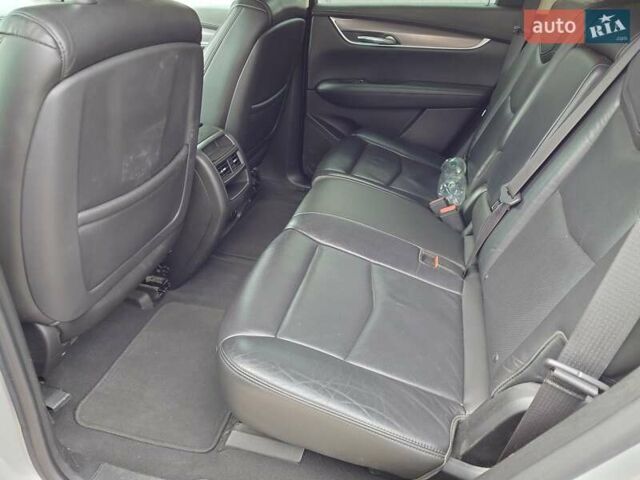 Сірий Каділак XT5, об'ємом двигуна 3.6 л та пробігом 155 тис. км за 19450 $, фото 15 на Automoto.ua