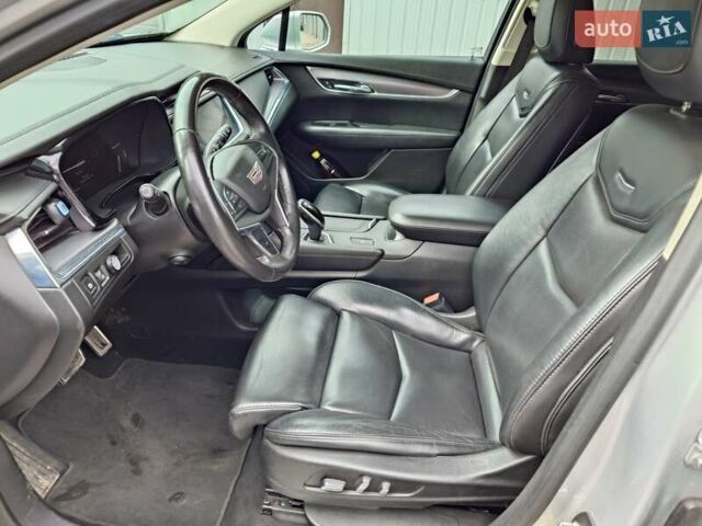 Сірий Каділак XT5, об'ємом двигуна 3.6 л та пробігом 155 тис. км за 19450 $, фото 16 на Automoto.ua