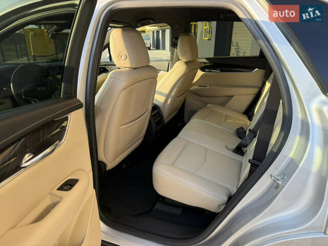 Сірий Каділак XT5, об'ємом двигуна 3.65 л та пробігом 50 тис. км за 18500 $, фото 22 на Automoto.ua
