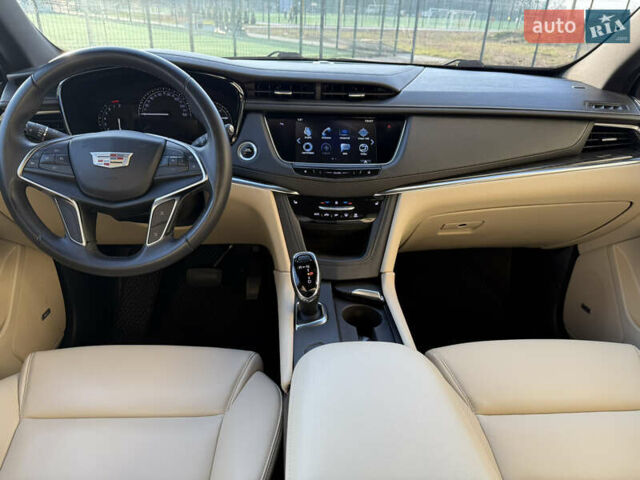 Сірий Каділак XT5, об'ємом двигуна 3.65 л та пробігом 50 тис. км за 18500 $, фото 7 на Automoto.ua