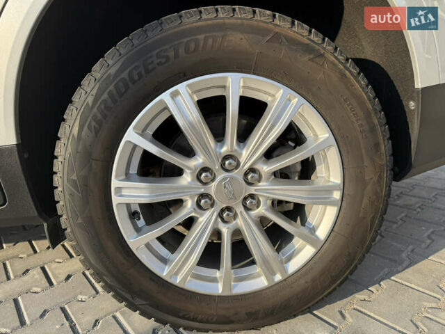 Сірий Каділак XT5, об'ємом двигуна 3.65 л та пробігом 50 тис. км за 18500 $, фото 9 на Automoto.ua