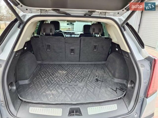 Сірий Каділак XT5, об'ємом двигуна 3.6 л та пробігом 155 тис. км за 19450 $, фото 12 на Automoto.ua