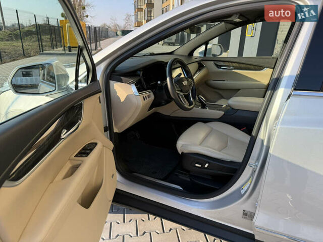 Сірий Каділак XT5, об'ємом двигуна 3.65 л та пробігом 50 тис. км за 18500 $, фото 18 на Automoto.ua