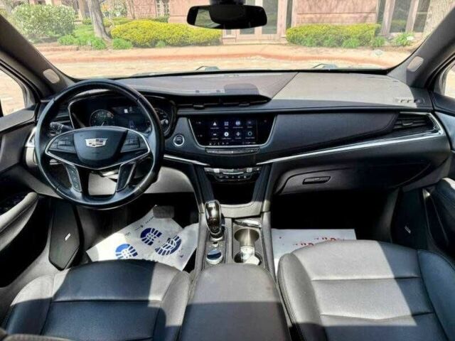 Сірий Каділак XT5, об'ємом двигуна 3.6 л та пробігом 56 тис. км за 6200 $, фото 12 на Automoto.ua